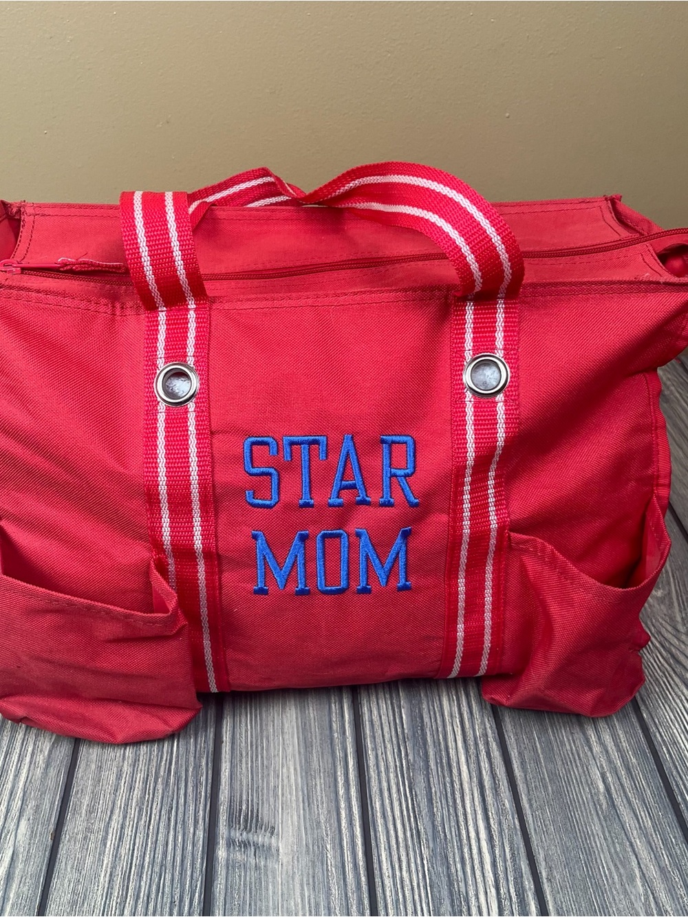thirty-one Spirit Collection Star Mom Embroidered Bag